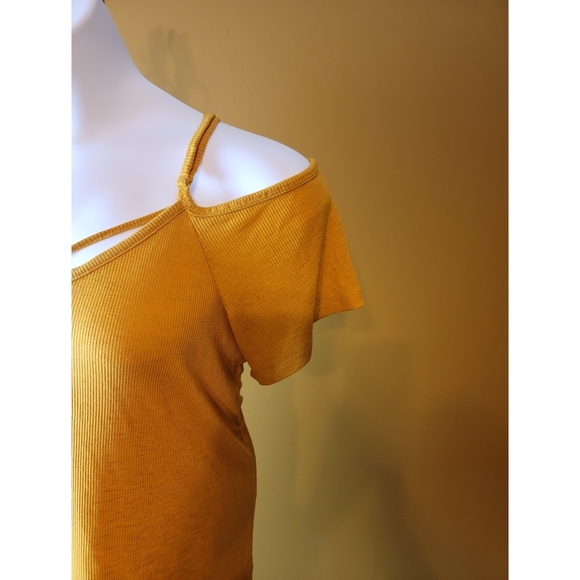 TORRID MIN YLW RIB STRAPPY CLD SHLDR SIZE 1 - Picture 3 of 11